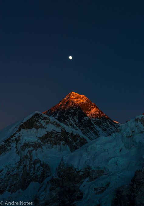 Last light on Mount Everest, as seen from Kala Patthar Gunung Everest, Mount Everest Base Camp, Nepal Mount Everest, Monte Everest, Mt Everest, Everest Base Camp Trek, Beautiful Mountains, Machu Picchu, Nature Pictures