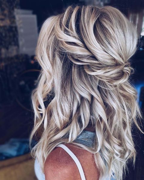 Aesthetics Hairstyles, Hairstyling Tips, Bridemaids Hairstyles, Hat Outfits, Wedding Hair Half, Wedding Hair Up, Bridesmaid Hair Makeup, Bridesmaids Hair, Mother Of The Bride Hair