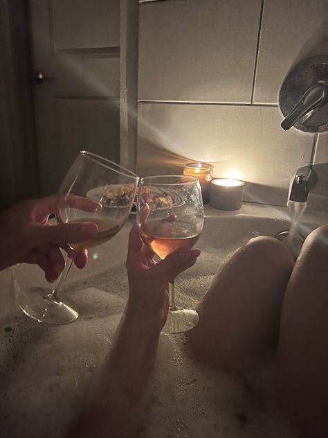 Couples Bathtub, Romantic Bath, Bath Aesthetic, Dark Feminine Aesthetic, Foto Poses, Feminine Aesthetic, Couple Aesthetic, Cute Couple Pictures, Cute Couples Goals