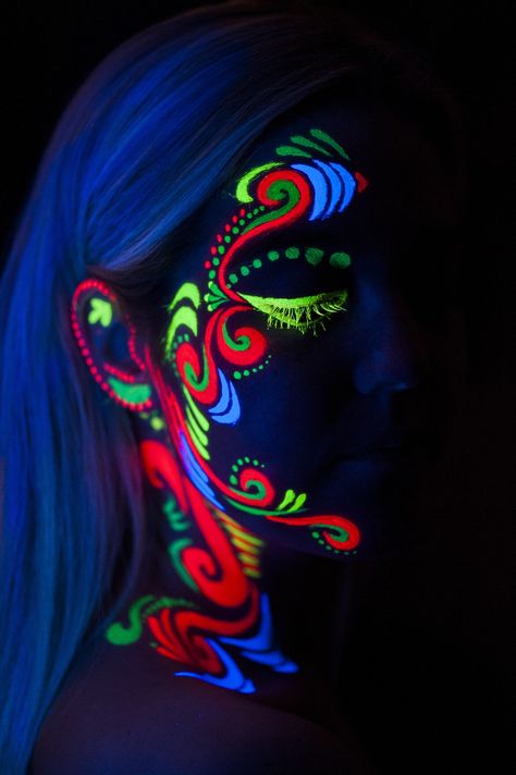 uv Painting by Andre  / 500px Outfit Painting, Glow Party Outfit, Neon Party Outfits, Uv Face Paint, Neon Face Paint, Uv Photography, Uv Party, Uv Makeup, Uv Painting