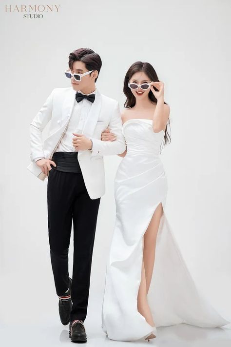 Cute Prenup Photoshoot Ideas, Prenup Photoshoot Ideas Studio, Korean Wedding Photography Studios, Pre Wedding Studio Ideas, Couple Outfits Formal, Prenup Studio Photoshoot Ideas, Korean Wedding Photography Photo Ideas, Korean Pre Wedding Photoshoot, Pre Wedding Indoor