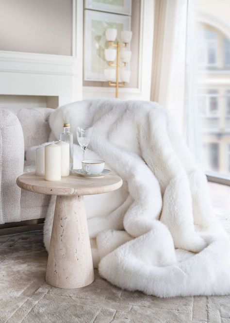 Luxury Faux Fur Blanket Lovely Eco Extra Soft Luxury Handmade - Etsy New Zealand Soft Fluffy Blankets, Fluffy Blanket Aesthetic, White Blankets, Fall Lanterns, Pillows And Blankets, Bedroom Blanket, Blankets For Winter, Faux Fur Throw Blanket, Comfy Blankets