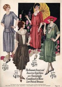 House dresses with fuller hips --- 1920s Robe de Style: The Anti Flapper Dress 1922 Fashion, 1920s Day Dress, 1920 Style, Style Année 20, Dainty Dress, House Work, 1920s Outfits, Work Fun, 1910s Fashion