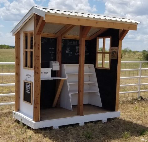 Vegetable Stand Ideas Farmers' Market, Pallet Fruit Stand, Diy Road Side Produce Stand, Farm Stand Money Box Ideas, Farm Stand Display Ideas, Farm Roadside Stand, Cooler Egg Stand, Produce And Flower Stand, Selling Canned Goods