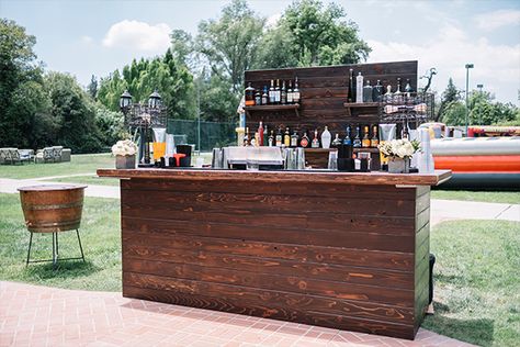 Outdoor Mobile Bar Ideas, Mobile Outdoor Bar, Portable Bars On Wheels, Outdoor Bar On Wheels, Mobile Bar Design Layout, Mobile Bar Ideas Pop Up, Moveable Bar Ideas, Bar On Wheels Diy, Mobile Bar Cocktails