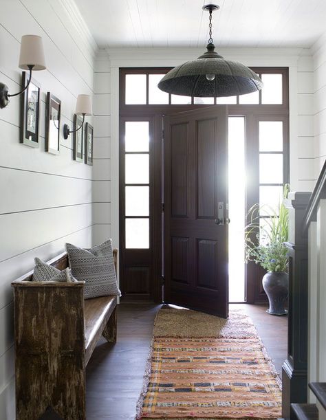 Rustic Farmhouse Entryway, Farmhouse Foyer, Modern Farmhouse Entryway, Farmhouse Mudroom, Modern Farmhouse Interior Design, Farmhouse Entryway, Farmhouse Interior Design, Modern Farmhouse Home Decor, Modern Farmhouse Home