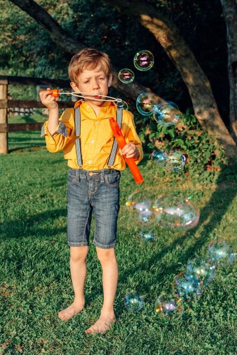 Try this easy homemade bubble solution recipe- it is simple and the BEST! Just 3 common ingredients combine to make the best bubbles for blowing! #activitiesforkids #earlylearning #learningathome #forkids #educationalactivities #funforkids Bubble Solution Recipe, Outdoor Activity For Kids, Homemade Bubble Solution, Bubble Juice, Bubble Diy, Bubble Recipe, How To Make Bubbles, Easy Kid Activities, Homemade Bubbles