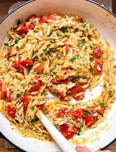 Tomato Orzo Pasta, Orzo Dinner Recipes, Orzo Dinner, Vegan Orzo, Tomato Orzo, Orzo Pasta Recipes, Orzo Recipe, How To Cook Orzo, Orzo Recipes