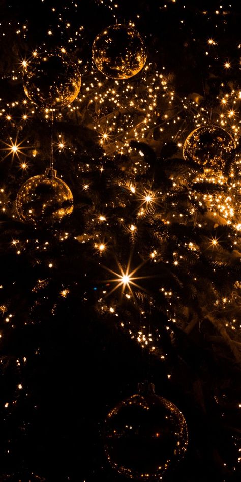 Christmas Sparkle Wallpaper, Happy New Year Phone Wallpaper, New Years Colors Meaning, Glam Christmas Aesthetic, Dark Winter Background, Gold Christmas Aesthetic Wallpaper, Gold Sparkle Aesthetic, Christmas Luxury Aesthetic, Aesthetic Cristhmas Wallpaper