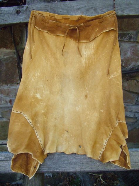 Brain tanned buckskin skirt: Handmade by: Daughter of the Sun www.daughterofthesun.etsy.com Prehistoric Clothing, Buckskin Clothing, Fur Cloak, Buckskin Dress, Tanning Hides, Skin Craft, Leather Medicine Bag, Native American Clothing, Viking Clothing