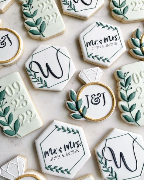 Wedding Favors For Guests Cookies, Cookies With Wedding Date, Pastel Wedding Cookies, Eucalyptus Wedding Cookies Decorated, Wedding Cookie Party Favors, Wedding Royal Icing Cookies Ideas, Wedding Cookies Sage Green, Royal Icing Cookies For Wedding, Wedding Decorative Cookies