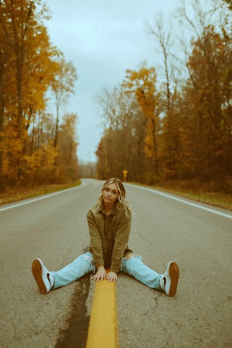 Places For Senior Pictures, Fall Woods Photoshoot, Middle Of The Road Photoshoot, Sinor Pictures, Midwest Fall, Fall Senior Session, Cute Senior Pictures, Creative Senior Pictures, Senior Photoshoot Poses