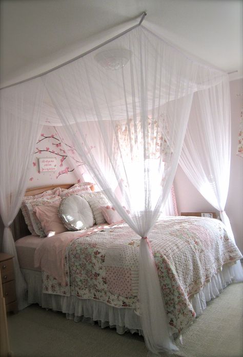 Twin Size Bed Canopy, Canopy Bed Ideas Pink, Canopy Bed From Ceiling, Canopy Around Bed, Pallet Bed With Canopy, Coquette Bed With Canopy, Bed With Net Canopy, Coquette Bed Canopy, Y2k Canopy Bed