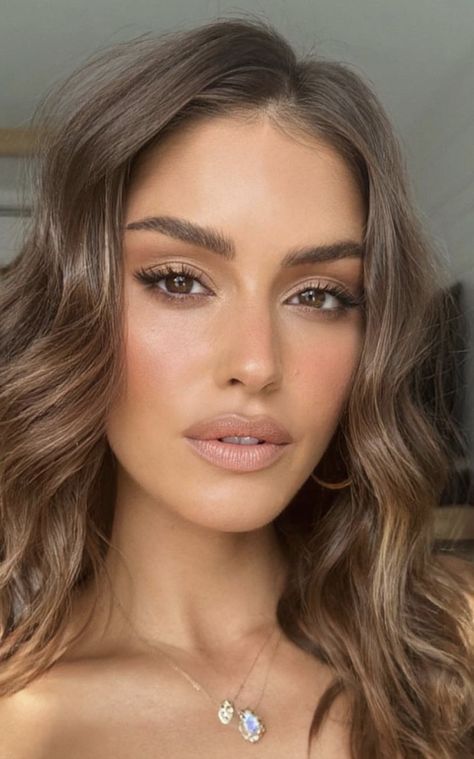 Soft Wedding Guest Makeup, Natural Glam Makeup Brunette, Wedding Makeup For Light Brown Eyes, Makeup 2024 Natural, Light Smokey Eye Makeup Brown Eyes, Natural Make Up For Prom, Wedding Make Up Brown Eyes Bridal, Natural Brown Smokey Eye, Natural Bridal Makeup Tan Skin