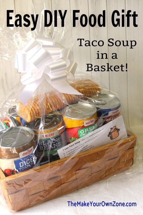 DIY Food Gift Idea - Taco Soup In A Basket Taco Soup In A Bag Gift, Christmas Door Prize Ideas, Soup Gift Basket Ideas, Soup Gift Basket, 7 Can Taco Soup, Can Taco Soup, Dinner Gift Basket, Easy Food Gifts, Basket Raffle