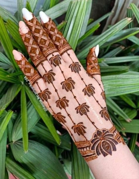 Latest 50 Karwa Chauth Mehndi Designs For Hands - Tips and Beauty Arabic Mehndi Designs Back, Arabic Mehndi Designs Back Hand, Mehndi Designs Back Hand, Mehndi Designs Back, Mehndi Arabic, Engagement Mehendi, Hand Mehndi Designs, Mehedi Design, Mehndi Designs Simple