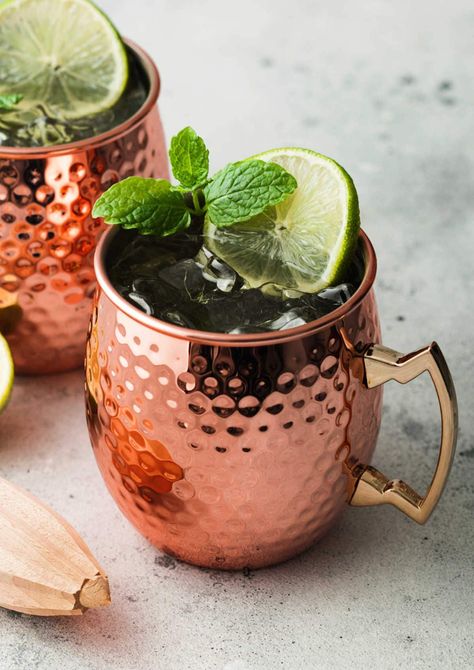 It's crispy, fizzy, and easy to whip together a Moscow Mule recipe at home! This simple recipe includes ways to make it sugar-free or with ginger beer or ginger ale! #moscowmule #moscowmulerecipe #gingerbeer #variations #drink #cocktail #recipe | Recipe at Delightful Mom Food Cocktail Moscow Mule, Moscow Mule Drink Recipes, Ginger Ale Drinks, Moscow Mule Drink, Vodka Recipes Drinks, Girly Drinks, Moscow Mule Cocktail, Moscow Mule Recipe, Vodka Lime