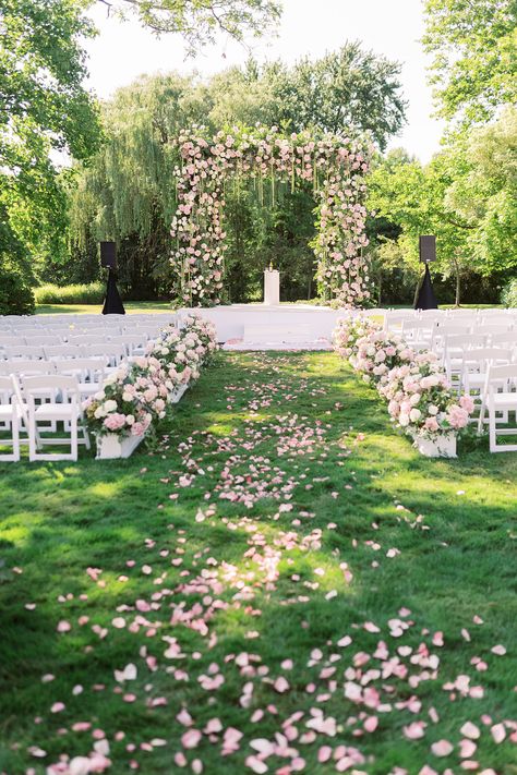 Wedding Venues Pink And White, Wedding Themes Flowers, Outside Floral Wedding, Pink Garden Wedding Theme, Wedding Pink Decoration, Wedding Aesthetic Spring, Wedding Colors Light Pink, Pink Wedding Venue Aesthetic, Pale Pink Wedding Colors