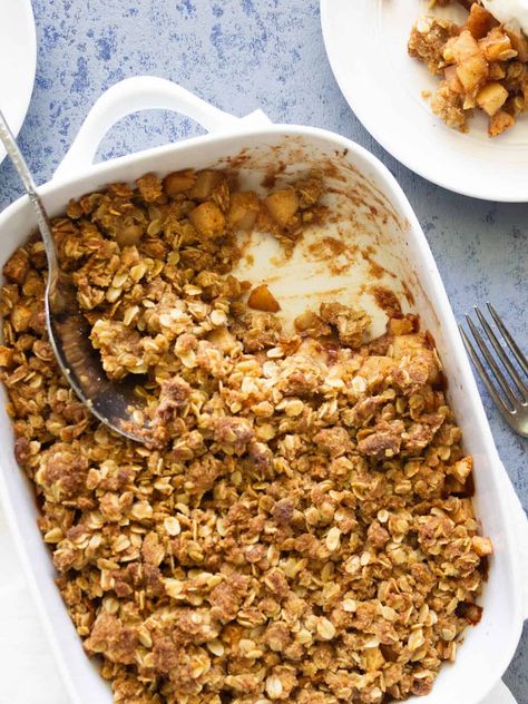 If you are looking for a healthy low sugar apple dessert then this low sugar apple crisp is calling your name. The crumble topping with oats is baked over perfectly spiced apples. It is divine served warm with vanilla ice cream. Heart Healthy Apple Crisp, Apple Crumble Pie Healthy, Best Apple Crisp Topping, Crustless Apple Crisp, Low Cal Apple Crisp, Low Cal Apple Crumble, Low Fat Apple Crisp, Low Sugar Apple Recipes, Apple Crisp Low Sugar