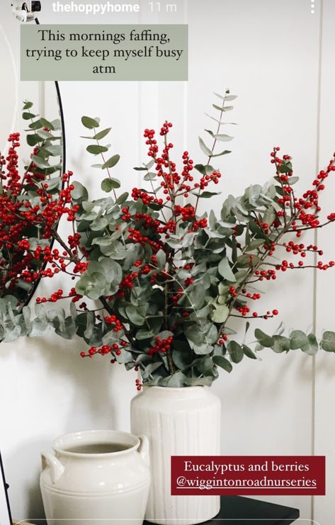 Xmas Decorations Minimalist, Above Stove Wreath, Christmas Staging Ideas, Neutral Home With Green Accents, Christmas Decor Flat, Minimalist Red Christmas Tree, Red Christmas Table Decorations, Christmas Flower Centerpieces For Table, Christmas Theme Ideas 2023