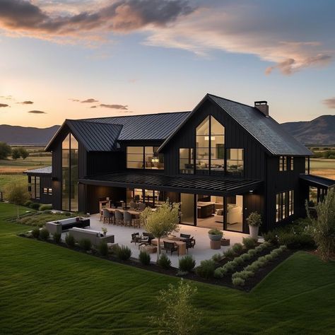 Black Modern Farmhouse, Barn House Design, Barn Style House Plans, Casa Country, Dream Life House, Gorgeous Houses, Casa Vintage, Inspire Me Home Decor, Beautiful House Plans