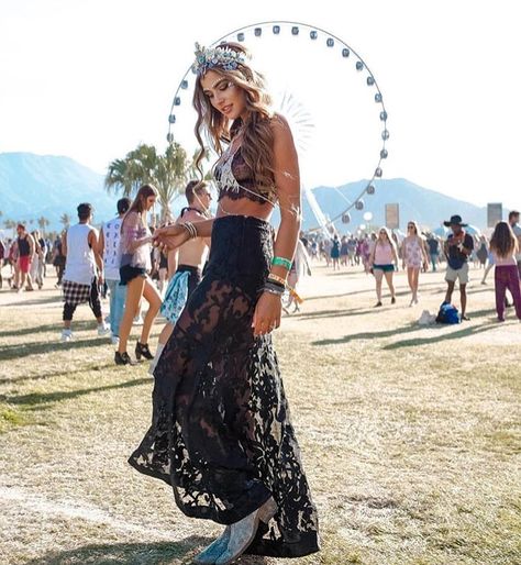 Bonaroo Outfit, Techno Outfit, Coachella Inspiration, Outfit Modest, Rave Fits, My Favorite Person, Festival Outfits Women, Summer Festival Outfit, Skirts Long