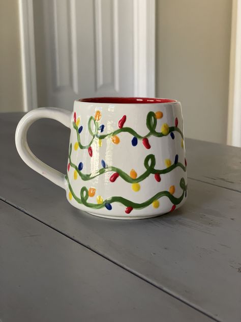 I've been dreaming of a white Christmas! What about you? Simple Pottery Mug Designs, Diy Painted Mugs Christmas, Christmas Mug Painting Ideas Diy, Xmas Mug Painting, Mug Decoration Ideas, Christmas Mug Pottery Painting, Things To Paint On Ceramics, Christmas Cup Painting Ideas, Diy Christmas Ceramics