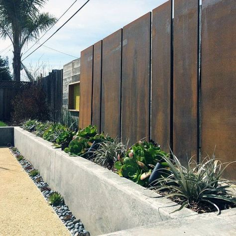 Top 60 Best Modern Fence Ideas - Contemporary Outdoor Designs Steel Sculpture Outdoor, Modern Fence Ideas, Pagar Modern, Tor Design, Modern Fence Design, Privacy Fence Designs, Front Fence, Outdoor Designs, Steel Fence