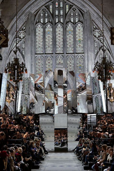 This church setting is proof that Mulberry is religious about achieving good aesthetic. The stunning cathedral, with its intricately stained windows reflected in precisely situated mirrors, was an incredible setting for the brand's show during London Fashion Week. Note: Gothic touches and colored glass make for divine decor. Fashion Show Runway Stage, Fashion Show Stage Design, Runway Aesthetic, Fashion Show Design, Catwalk Design, Fashion Show Makeup, Fashion Show Party, Fashion Show Themes, Fashion Show Invitation