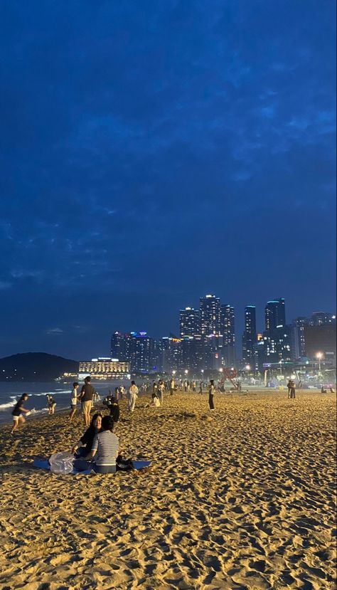 Couple In South Korea, Korean Vacation Aesthetic, Korea Park Aesthetic, Korea Travel Aesthetic Friends, South Korea Gangnam, Busan South Korea Aesthetics, Seoul Summer Aesthetic, Korean Trip Aesthetic, Busan Photo Ideas