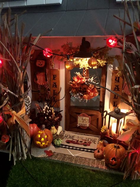 1:12 Hearth and Hand Dollhouse / Magnolia Dollhouse / Fall Decor Miniatures / Outdoor Living / Southern Living / Farmhouse Dollhouse / Modern Dollhouse / Joanna Gaines Dollhouse Halloween Dollhouse Interior, Fall Dollhouse Ideas, Dollhouse Holiday Decorations Diy, Fall Dollhouse Decor, Miniature Fall Decor, Fall Miniature Scenes, Dollhouse Halloween Decorations, Hearth And Hand Dollhouse, Southern Living Farmhouse