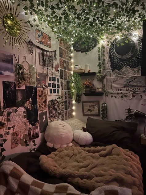 Sala Grunge, Grunge Room Ideas, Grunge Bedroom, Dream Bedroom Inspiration, Cottage Room, Cool Room Decor, Chill Room, Bedroom Decor Cozy, Room Redesign