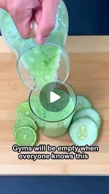 Diet Soups, Whole Food Meals, Daily Smoothie, 21 Day Detox, Simple Detox, Cucumber Smoothie, Healthy Juicer Recipes, Smoothie Diet Plan, Detox Smoothie Recipes