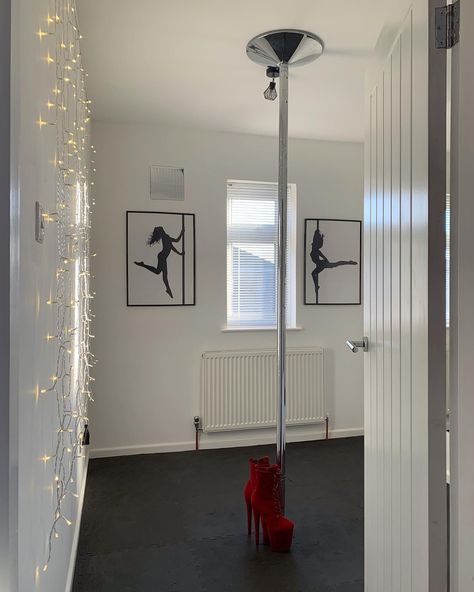 Pole fitness studio at home. Pole Home Studio, At Home Dance Room, Pole Dance Home Studio, Pole Dance Room Ideas, Home Pole Room, Home Pole Studio Ideas, At Home Pole Studio, Pole Room Ideas Home, Home Pole Dance Room