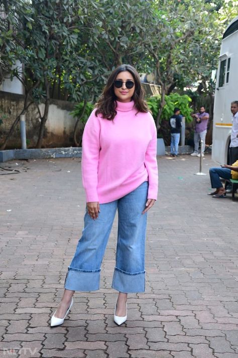 Stars In The City: Ajay Devgn, Shilpa Shetty, Parineeti Chopra And Others Parineeti Chopra Outfits, Shanaya Kapoor, Farhan Akhtar, Pink Turtle, Indian Movie, Shilpa Shetty, White Kurta, Parineeti Chopra, Style Mistakes