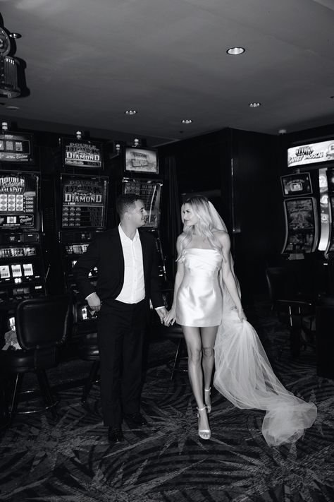 Black and white photo of a bride and groom walking inside Fremont Casino. Find more Las Vegas elopement ideas, Las Vegas elopement photos, and Las Vegas elopement wedding inspiration! Book Kyra as your Las Vegas elopement photographer at riskyexposurephotography.com! Romantic Vegas Wedding, Vegas Night Photoshoot, Glam Vegas Wedding, Vegas Glam Wedding, Vegas Style Wedding Photos, Wedding Photos Vegas, Vintage Inspired Elopement, Vegas Elopement Pictures, Eloping In Vegas Aesthetic