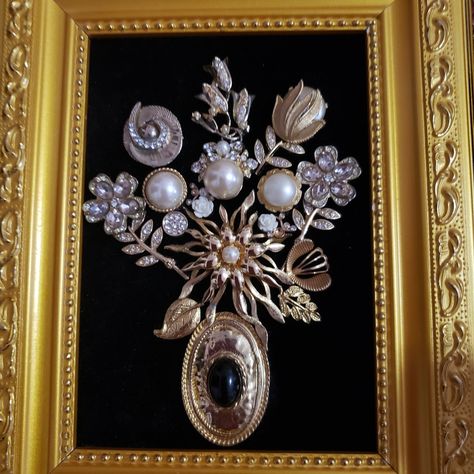 Gorgeous Vintage Recycled Jewelry  Framed ART.  Vintage 1960-2000  Gold color  brooches,White Pearl Flowers brooches on  the Black velvet display.  Frame is Gold color,unique piece of handmade art is One of a Kind! The new Gold color  frame measures approx 10'x8',opening approx.4.5x6.5.I using Vintage costume jewelry. USPS;Priority Mail BOX  shipping. Please contact me if you have any questions . I don't accept cancellations .Thank you for shopping. See my second store athttps://www.etsy.com/sho Arts And Crafts Jewelry Antique, Jewelry Shadow Box Ideas, Jewelry Pictures Ideas, Broken Jewelry Crafts, Brooch Pictures, Old Jewelry Crafts Ideas, Jewelry Art Ideas, Jewelry Tree Craft, Costume Jewelry Art