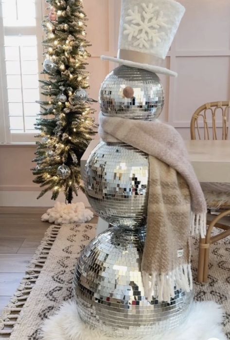 A Very Disco Christmas! - Kelly Elko Disco Ball Christmas Tree Decoration, Unique Outdoor Christmas Decorations, Disco Christmas Decor, Disco Christmas Decorations, Disco Christmas Tree, Disco Ball Tree, Disco Ball Snowman, Disco Ball Christmas Tree, Sweet December