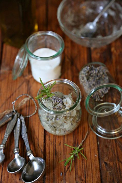 Learn how to make Rosemary Lavender Sugar Scrub #sugarscrub #homemade Diy Hand Scrub Recipe, Hand Scrub Diy, Scrub Skincare, Homemade Sugar Scrub, Face Scrub Recipe, Baking Soda Scrub, Lavender Sugar, Coffee Face Scrub, Lavender Sugar Scrub