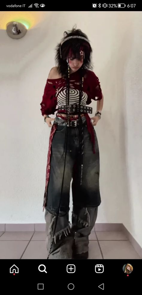 Crop Top Grunge Outfit, Electric Aesthetic Outfit, Ranboo Outfit Aesthetic, Otacore Fashion, Goth X Grunge, Cool Outfits Y2k, Urban Punk Aesthetic, Unhinged Outfits, Rockstar Core Outfit