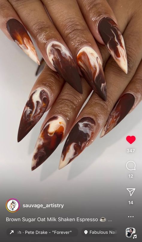 There's a new beauty trend taking over Instagram and it's absolutely stunning. Say hello to "quartz nails". Brown Cute Acrylic Nails, Brown And Blue Marble Nails, Brown Polygel Nails, Brown Marbled Nails, Fall Nails Brown And Gold, Crackle Nail Art, Newest Nail Trends 2024, Brown Marble Nails Design, Chocolate Nails Acrylic