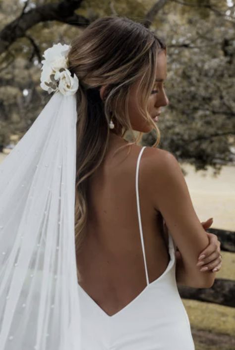 Bride Hair From Front View, Half Up Half Down Wedding Hair Backless Dress, Classic Half Up Wedding Hair, Brunette Wedding Half Up Half Down, Hair Down With Braid Wedding, Simple Wedding Hair Long, Simple Bride Hair With Veil, Simple Bridal Half Up Half Down, Wedding Hair Half Up Front View