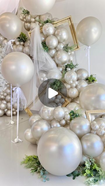 Margaret Jenkins on Instagram: "Embrace the beauty of pearls and balloons with the new Sempertex SILK Cream Pearl. Soft as satin and with elegance of a reflex balloon. This will bring that luxury statement to your perfect day. This is a trend that will not fade   #sempertexsilk #sempertex #betallic #sempertexus_betallic #pearlballoons #pearls #pearlsvibe #balloonpearls #wedding #weddinginspiration #bridalshower #bridalfashion #bridalballoons #weddingtrends #luxuryballoons #balloons #balloongarland #balloondecor #balloonart #balloonstylist #balloonceilinginstallation #balloontrends #balloonbackdrop" White Balloon Wall Backdrop, Pearl Backdrop Ideas, White And Black Balloon Garland, Balloon Wedding Backdrop, Diamonds And Pearls Theme, Elegant Balloon Decorations, Wedding Balloons Decorations, Wedding Balloon Backdrop, Balloon Decorations Wedding