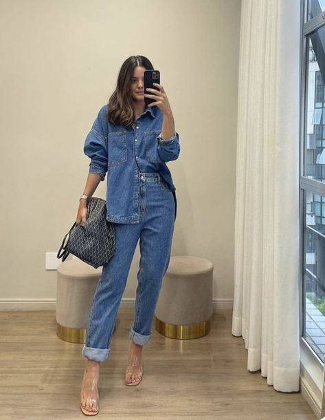 Construction Job Site Outfit Women, Fancy Mom Outfit, Look Total Jeans, Tracy Ellis Ross Style Outfits, Full Denim Outfit Women, Mid Size Spring Outfits 2024, Basic Chic Outfit, Quinceanera Guest Outfit, Total Denim Outfit