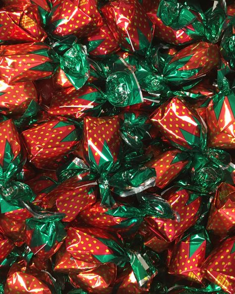 Strawberry Bon Bons, Andes Mints, Old School Candy, Andes Mint, Strawberry Candy, Nostalgic Candy, Glass Candy Dish, Candy Wrappers, Colorful Candy