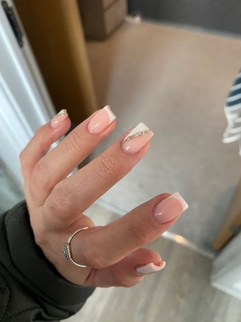 French Fake Nails, French Tip Acrylic Nails Gold Accent, Cute Short Acrylic Nails White And Gold, French Tip With Accent Nail Design, White Tips With Glitter Line, French Tip Acrylic Nails With Design Ring Finger, Gold Tip Square Nails, White French Tip With Gold Glitter, Detailed French Tip Nails