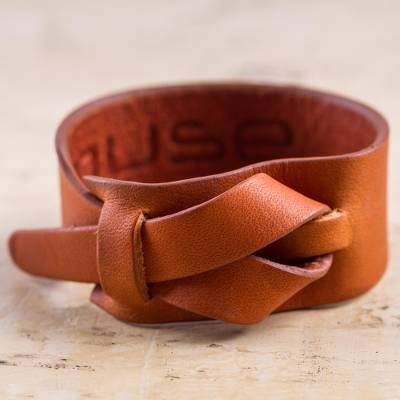 Leather Accessories Diy, Silver Necklace Designs, Diy Leather Bracelet, Leather Craft Projects, Leather Jewellery, Leather Diy Crafts, Leather Scraps, Leather Wristbands, Wristband Bracelet