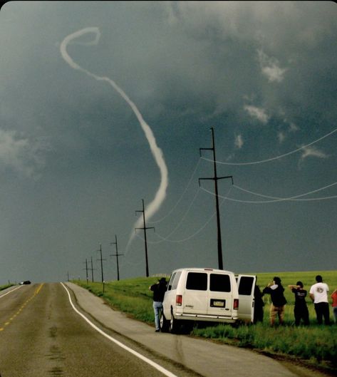 Tornado Chaser Aesthetic, Tornadoes Aesthetic, Kate Carter Aesthetic, Stormchaser Aesthetic, Storm Chasing Aesthetic, Meteorology Aesthetic Job, Storm Chaser Aesthetic, Meteorologist Aesthetic, Twister Aesthetic