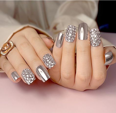 Feb Nails, Nail Square, Classy Nail Art Ideas, Chrome Nails Designs, Fancy Nails Designs, Perfect Gift For Girlfriend, Acrylic Press On Nails, Color Nails, Silver Bling