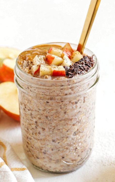 Apple Cinnamon Overnight Oats, Apple Pie Overnight Oats, Cinnamon Overnight Oats, Apple Overnight Oats, Cinnamon Granola, Sugar Free Maple Syrup, Overnight Oatmeal, Simple Breakfast, Overnight Oats Recipe